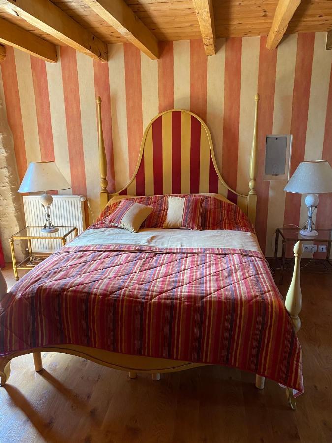 Отель Le Domaine De Tizo Saint-Victor-de-Morestel Экстерьер фото